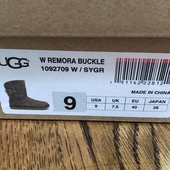 Gray uggs - Picture 2 of 4